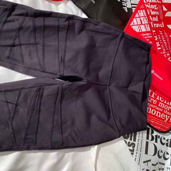 Lululemon Wunder Under Tech Mesh. Sz 6 - Picture 4 of 8